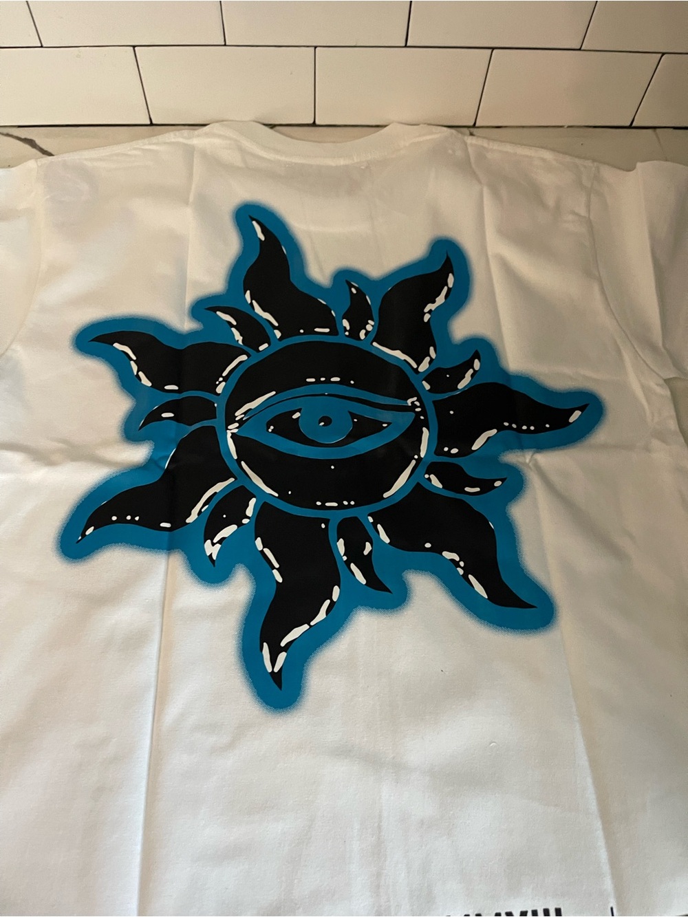 Men’s Graphic Design Tee Size L. - Picture 5 of 5
